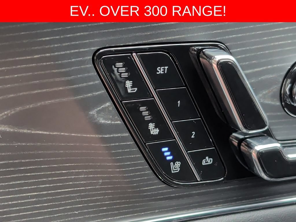 Used 2024 Cadillac Lyriq Luxury AWD/4WD image 27