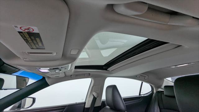 Used 2019 Lexus ES 350 w/ Premium Package FWD image 16
