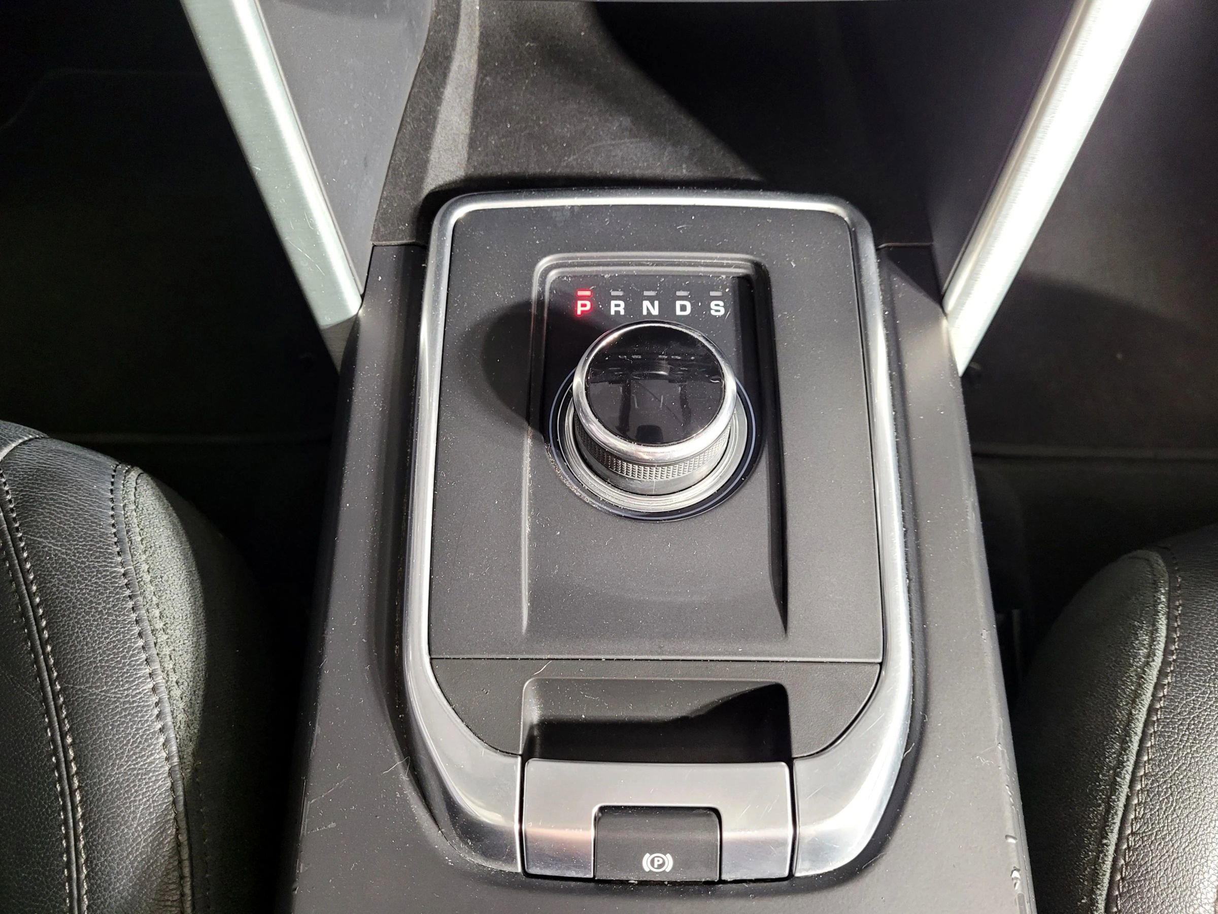 Used 2017 Land Rover Discovery Sport SE image 29