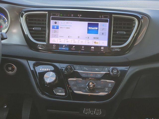 Used 2025 Chrysler Pacifica Select FWD image 17