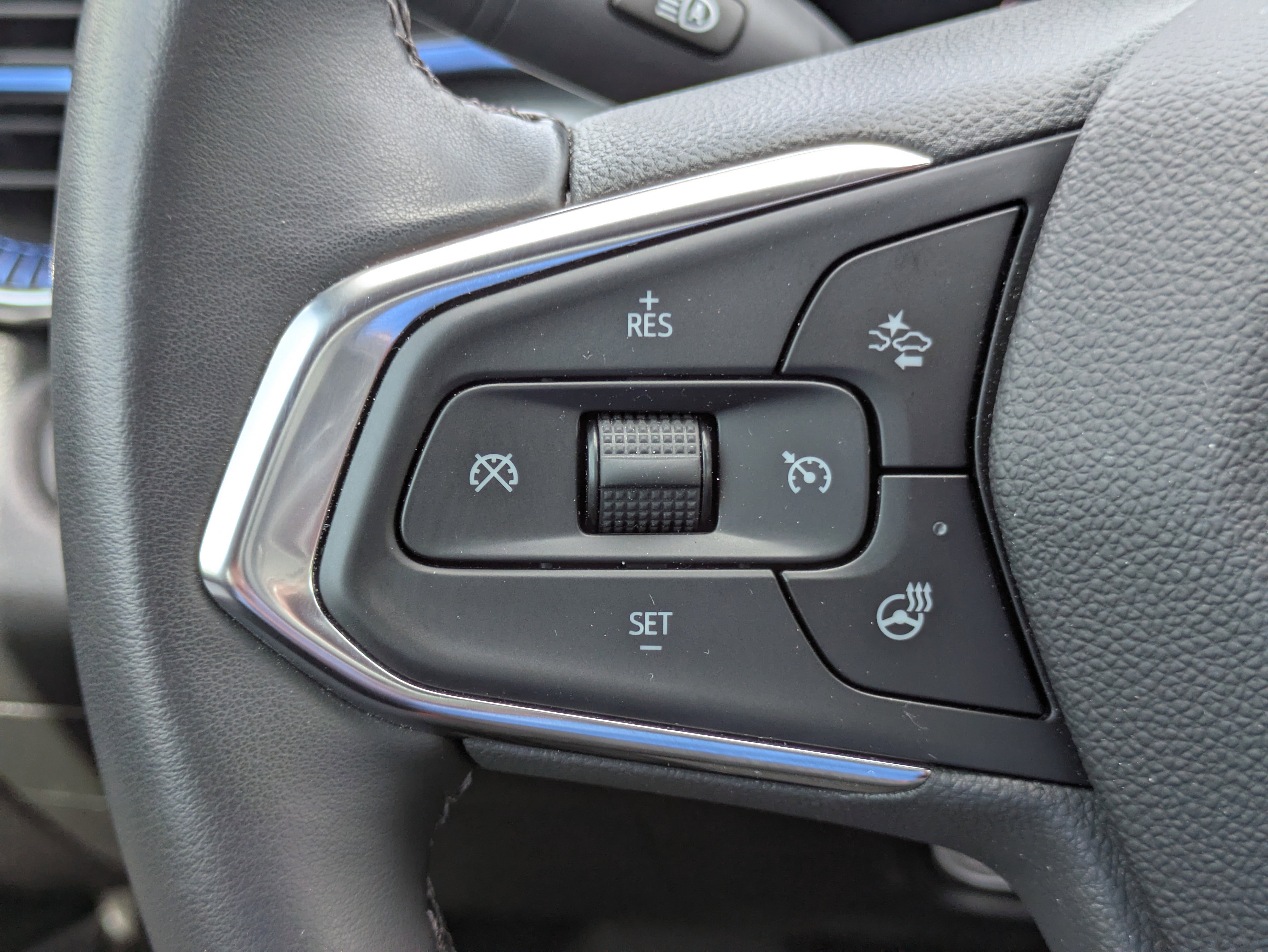 Used 2025 Chevrolet Trax LT w/ Driver Confidence Package image 14