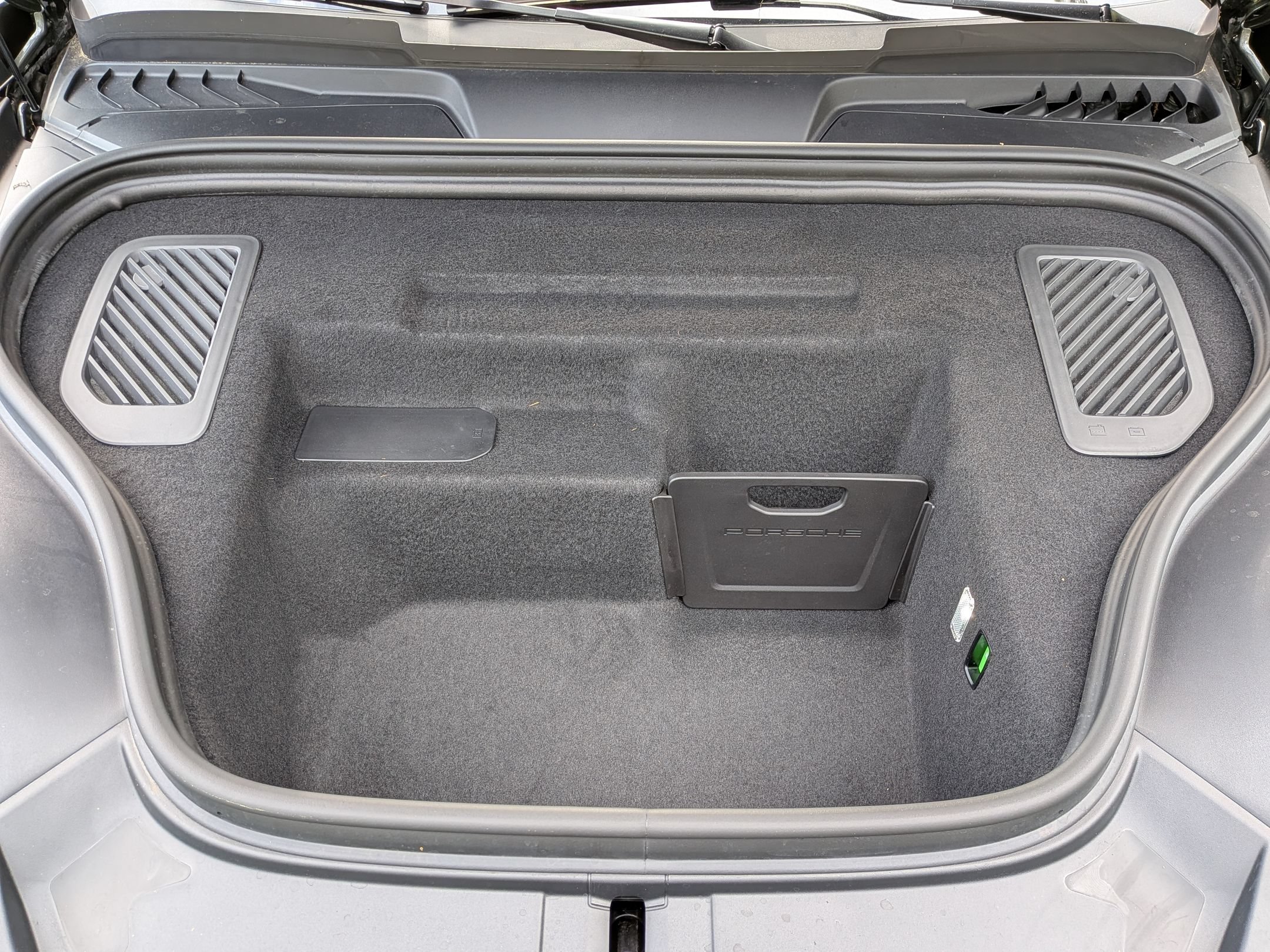 Certified 2025 Porsche Macan Electric RWD image 37