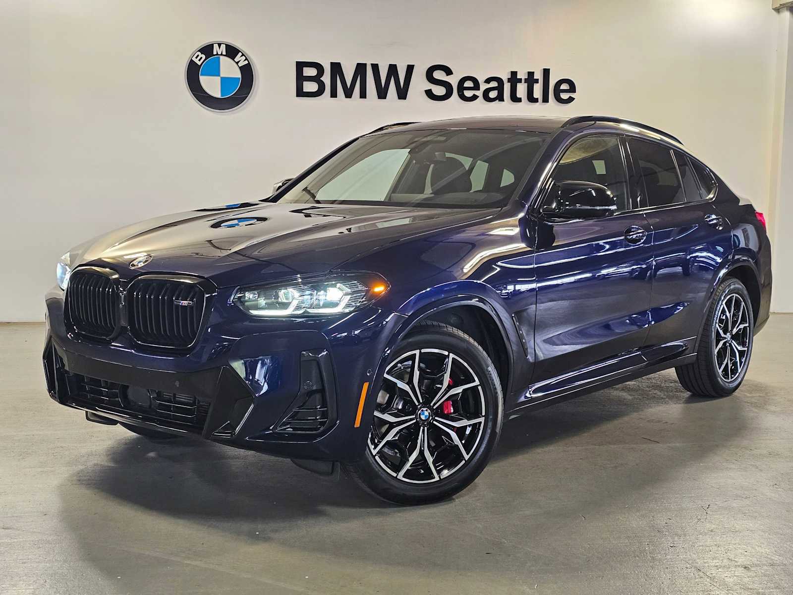Used 2023 BMW X4 M40i AWD/4WD image 1