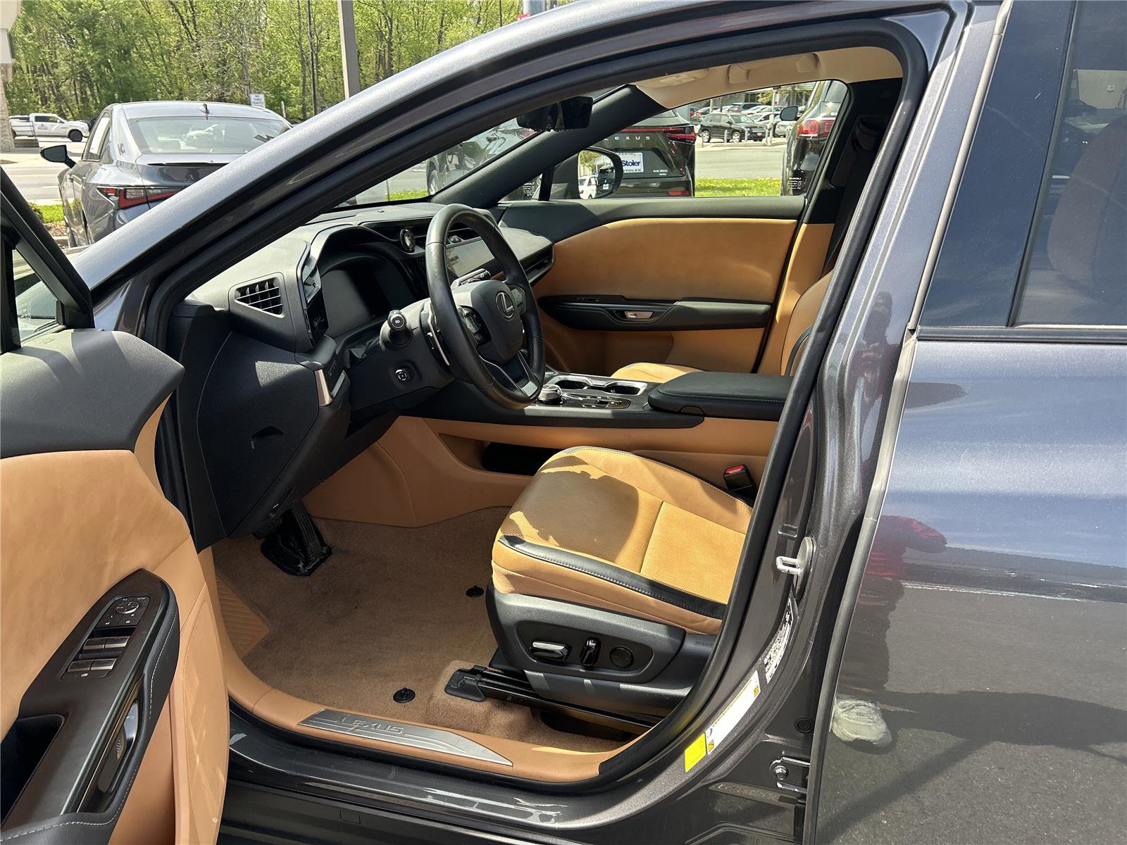 Used 2023 Lexus RZ 450e Premium w/ Technology Package image 11