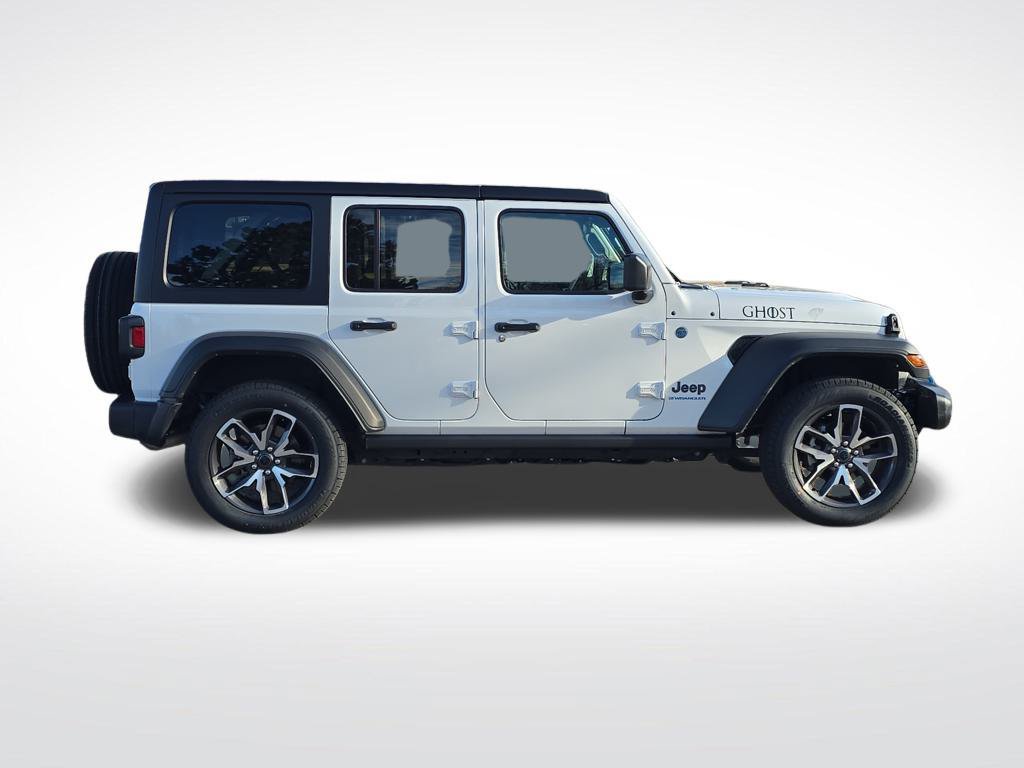 Used 2024 Jeep Wrangler Unlimited w/ LED Headlamp & Fog Lamp Group AWD/4WD image 8