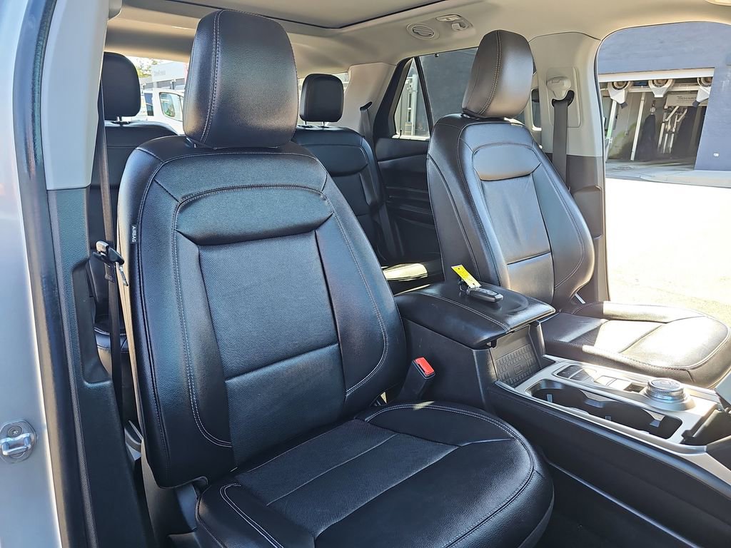 Used 2022 Ford Explorer Limited w/ Equipment Group 301A image 12