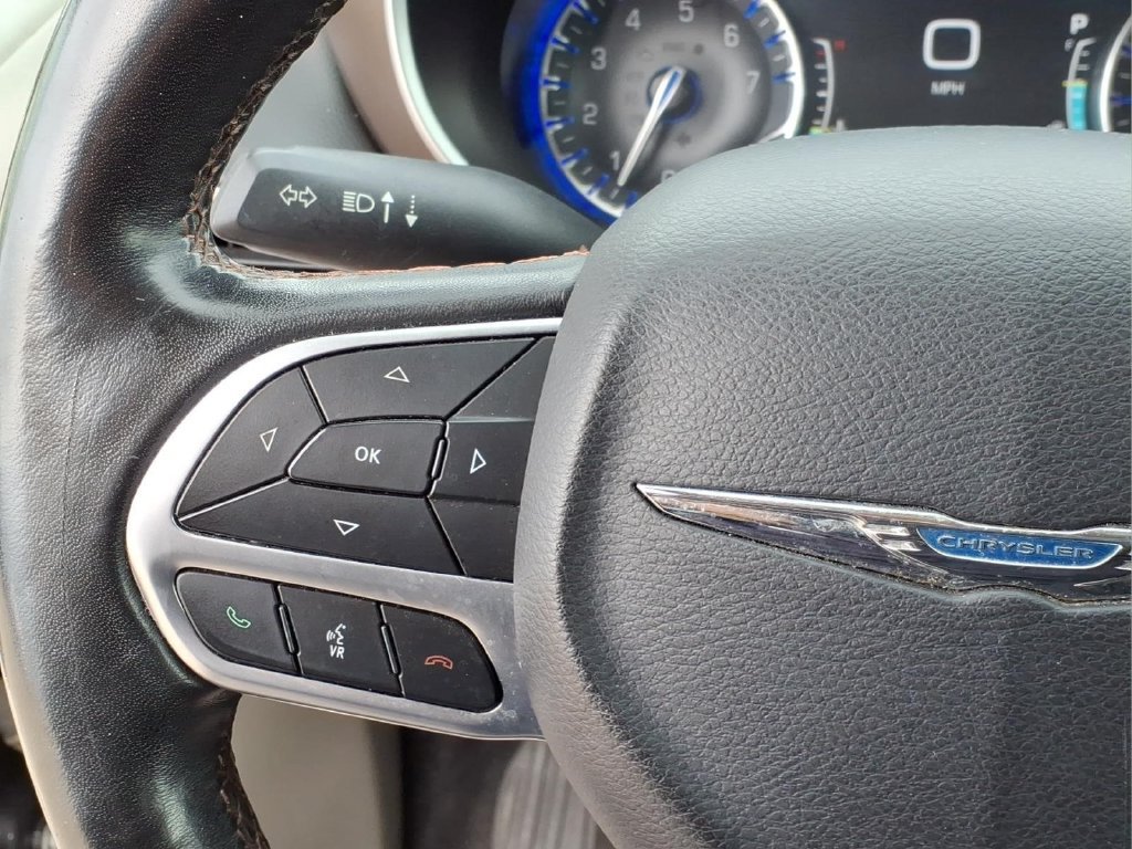 Used 2017 Chrysler Pacifica Touring-L Plus w/ Tire & Wheel Group FWD image 23