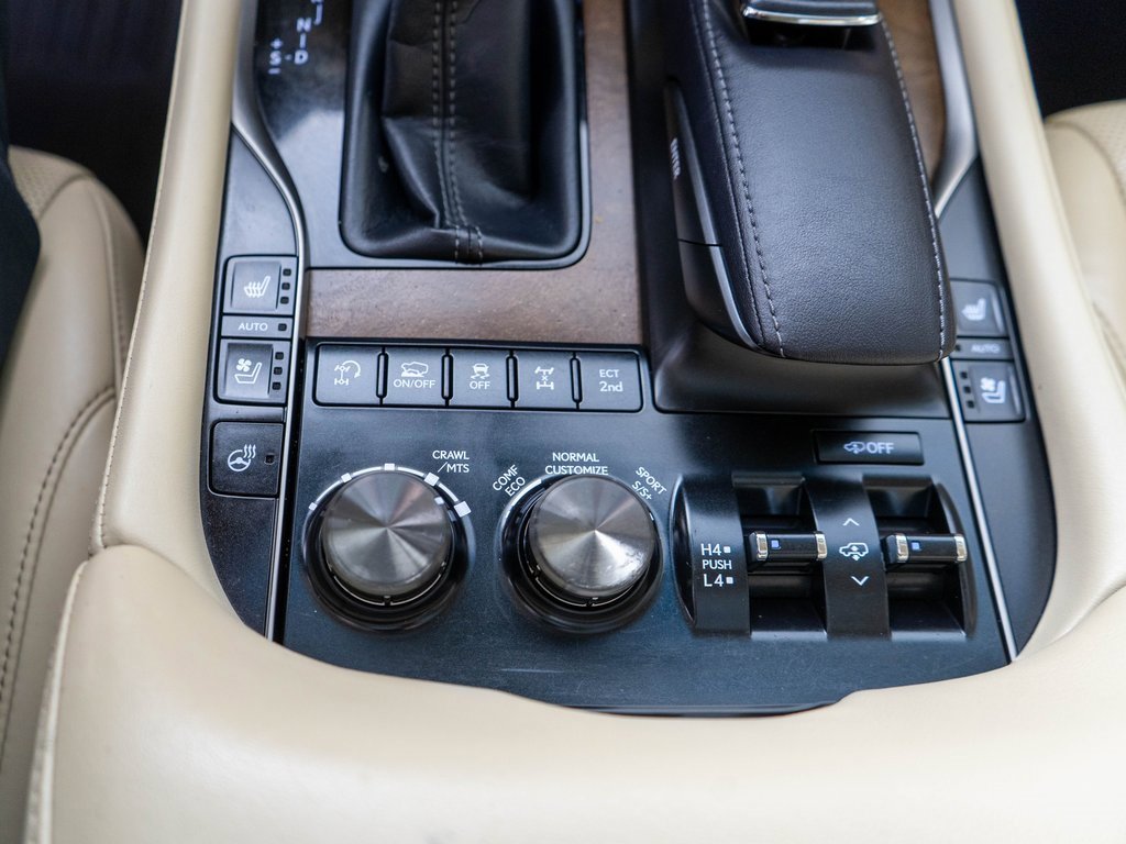 Used 2016 Lexus LX 570 4WD w/ Luxury Package image 22