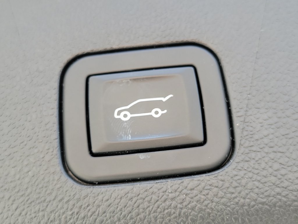 Used 2025 Chevrolet Tahoe LT RWD image 15