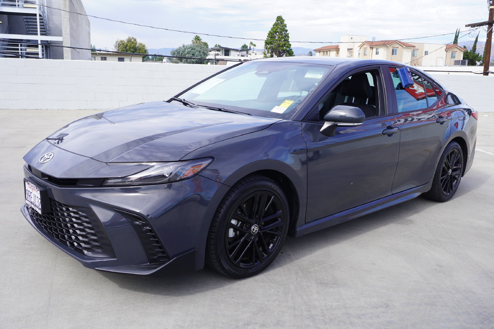 Used 2025 Toyota Camry SE FWD image 4