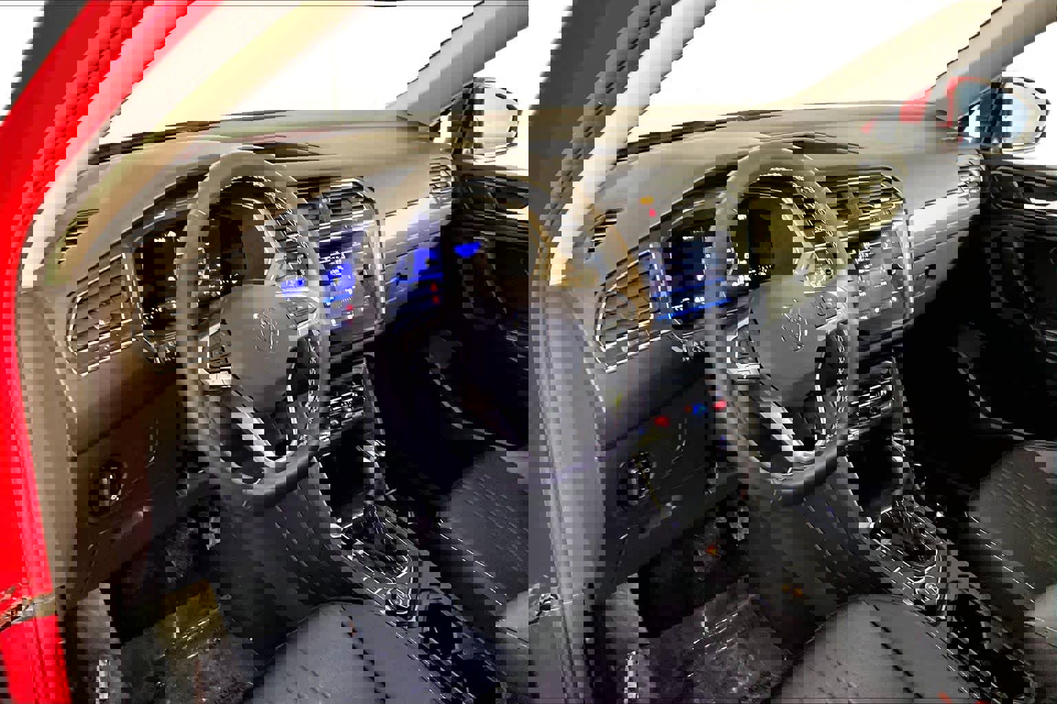 Used 2022 Volkswagen Tiguan SE w/ Panoramic Sunroof Package AWD/4WD image 18