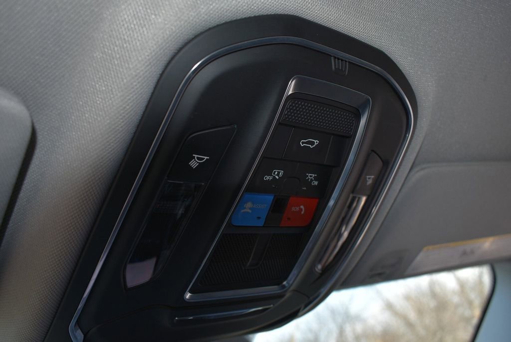 Used 2024 Jeep Grand Cherokee Limited image 23