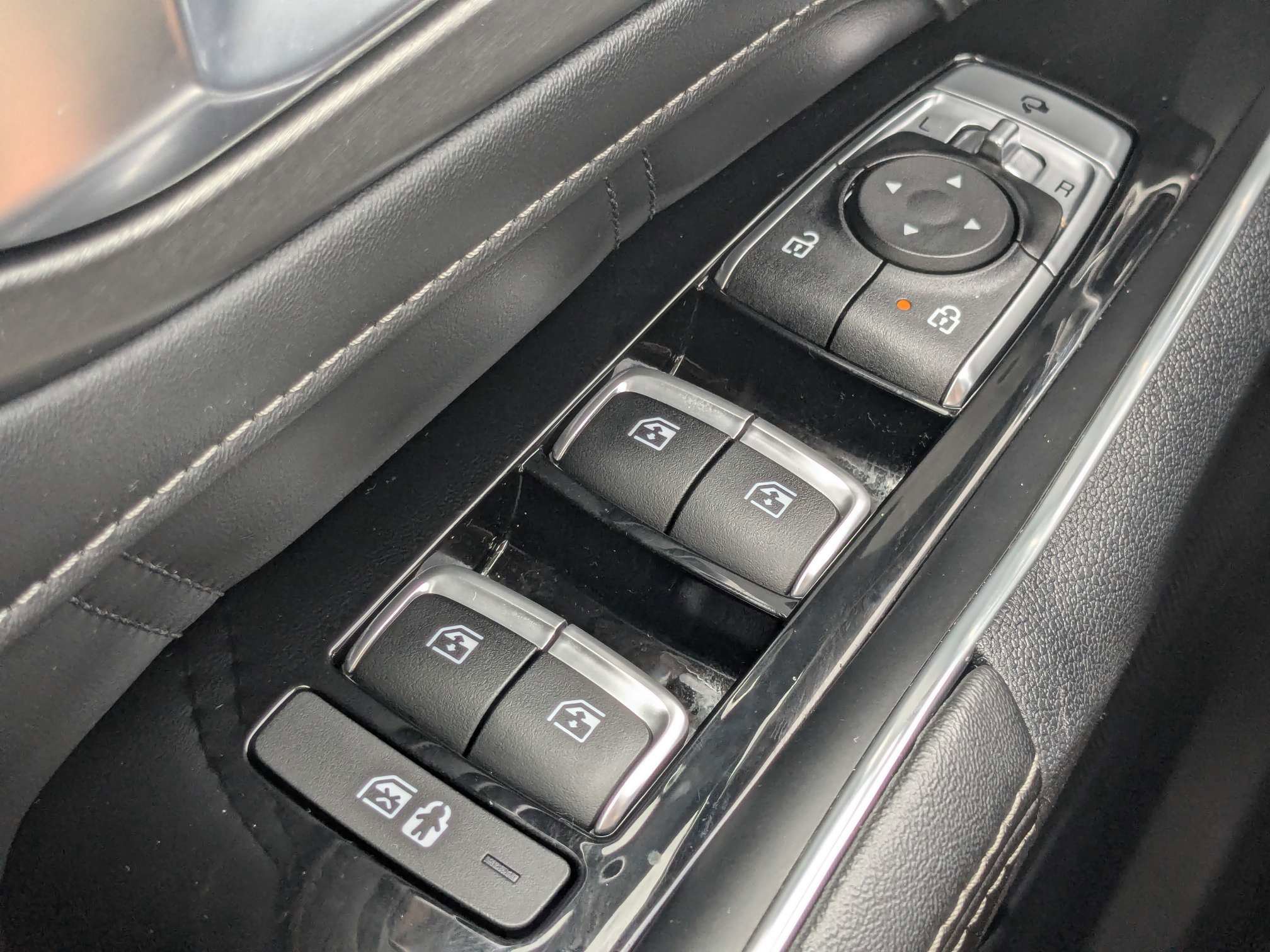 Certified 2023 Kia Sorento SX AWD/4WD image 30