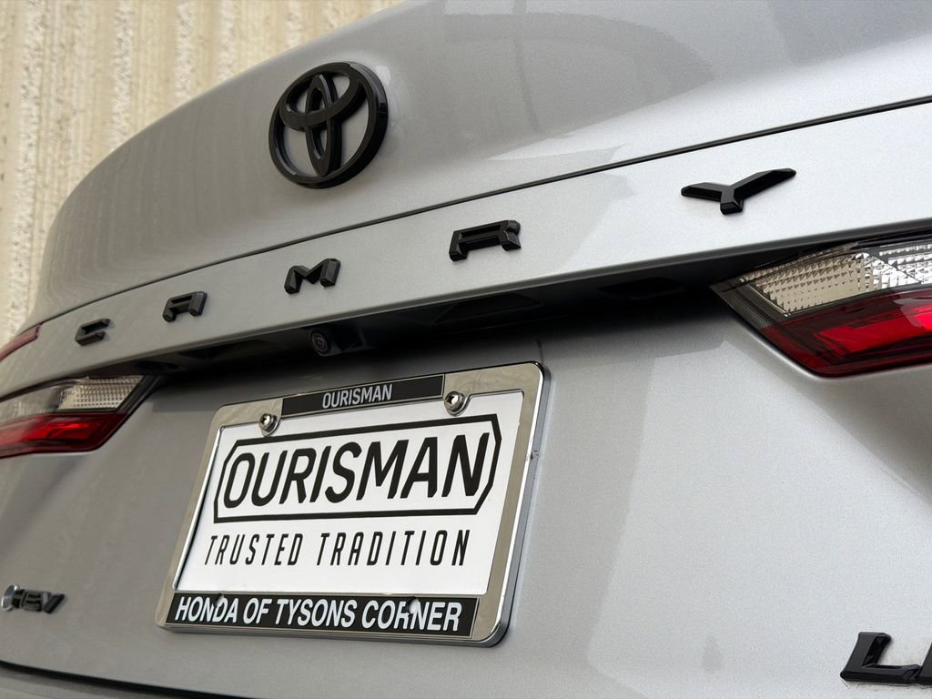 Used 2025 Toyota Camry LE w/ Convenience Package image 8