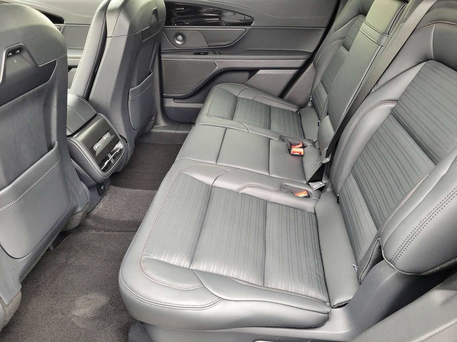 Used 2026 Lincoln Nautilus Reserve w/ Jet Appearance Package AWD/4WD image 7