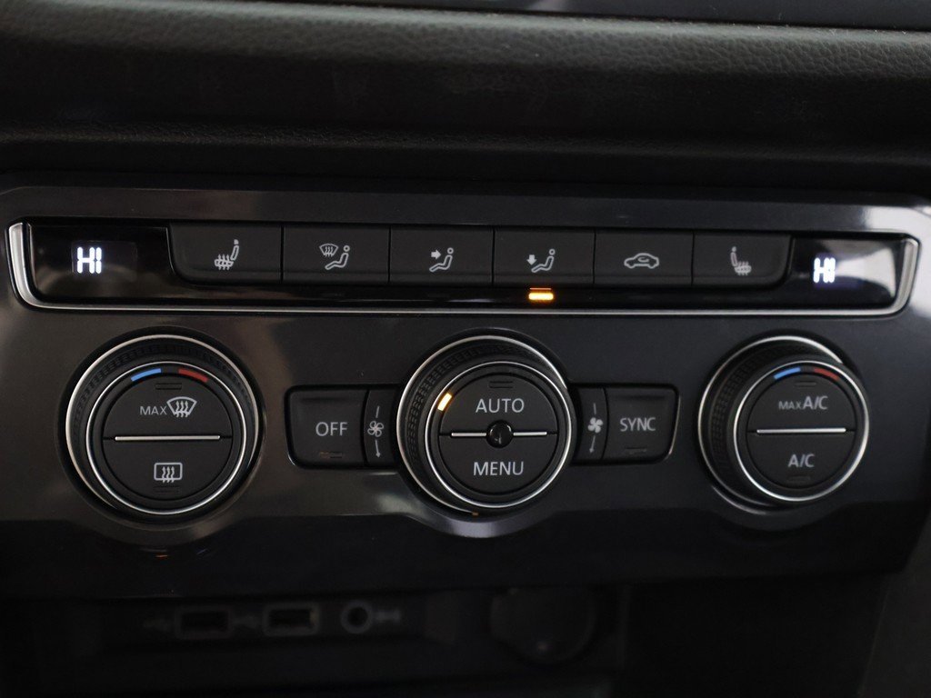 Used 2020 Volkswagen Tiguan SE image 46