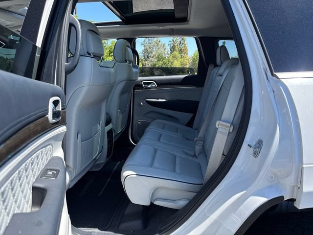 Used 2018 Jeep Grand Cherokee Summit AWD/4WD image 10