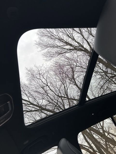 Used 2024 Jeep Grand Cherokee Limited w/ Black Appearance Package AWD/4WD image 24