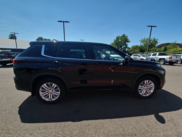 Used 2023 Mitsubishi Outlander ES AWD/4WD image 11