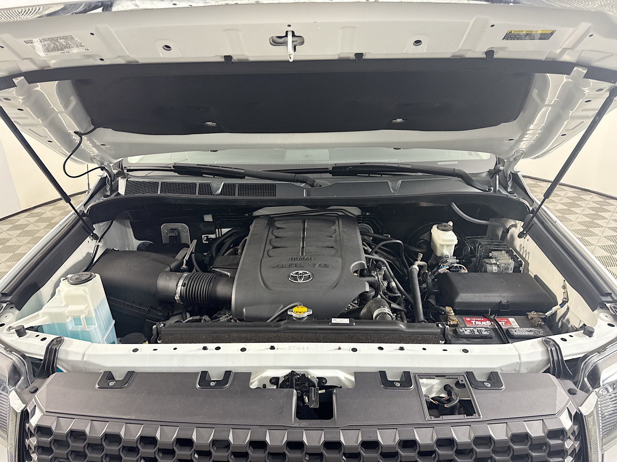 Used 2018 Toyota Tundra SR5 image 38