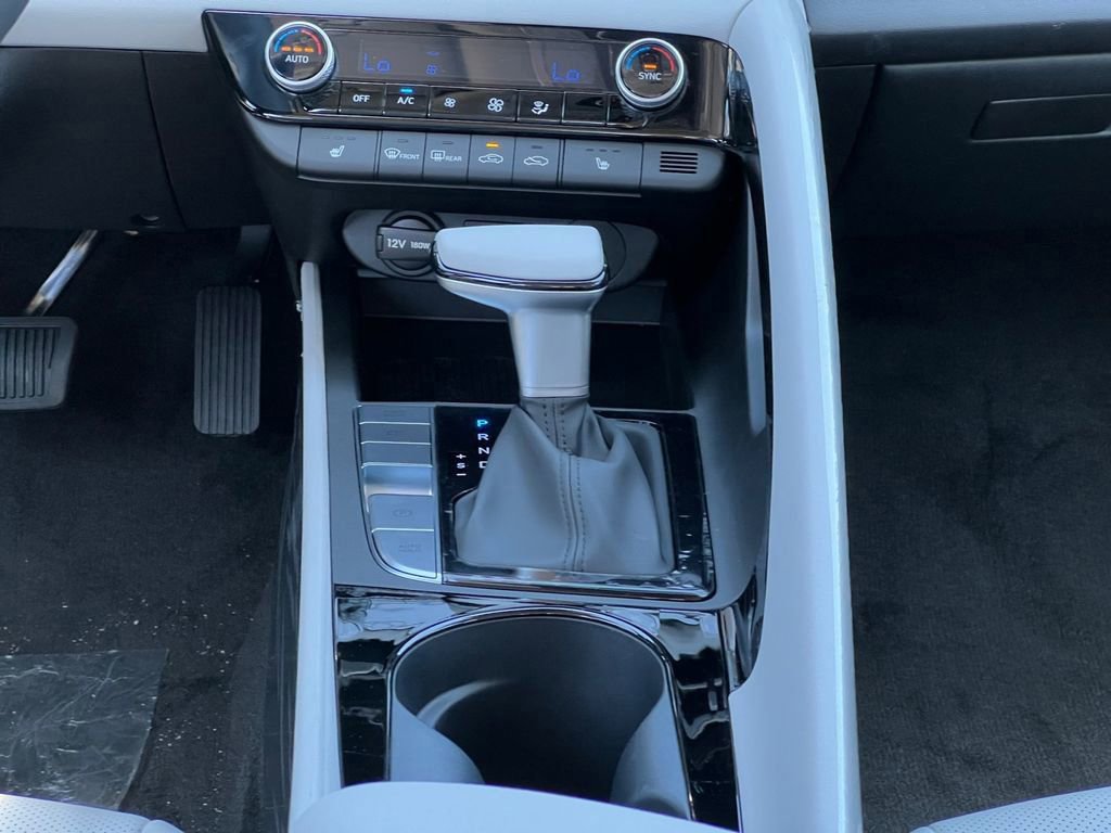 New 2025 Hyundai Elantra Limited image 24