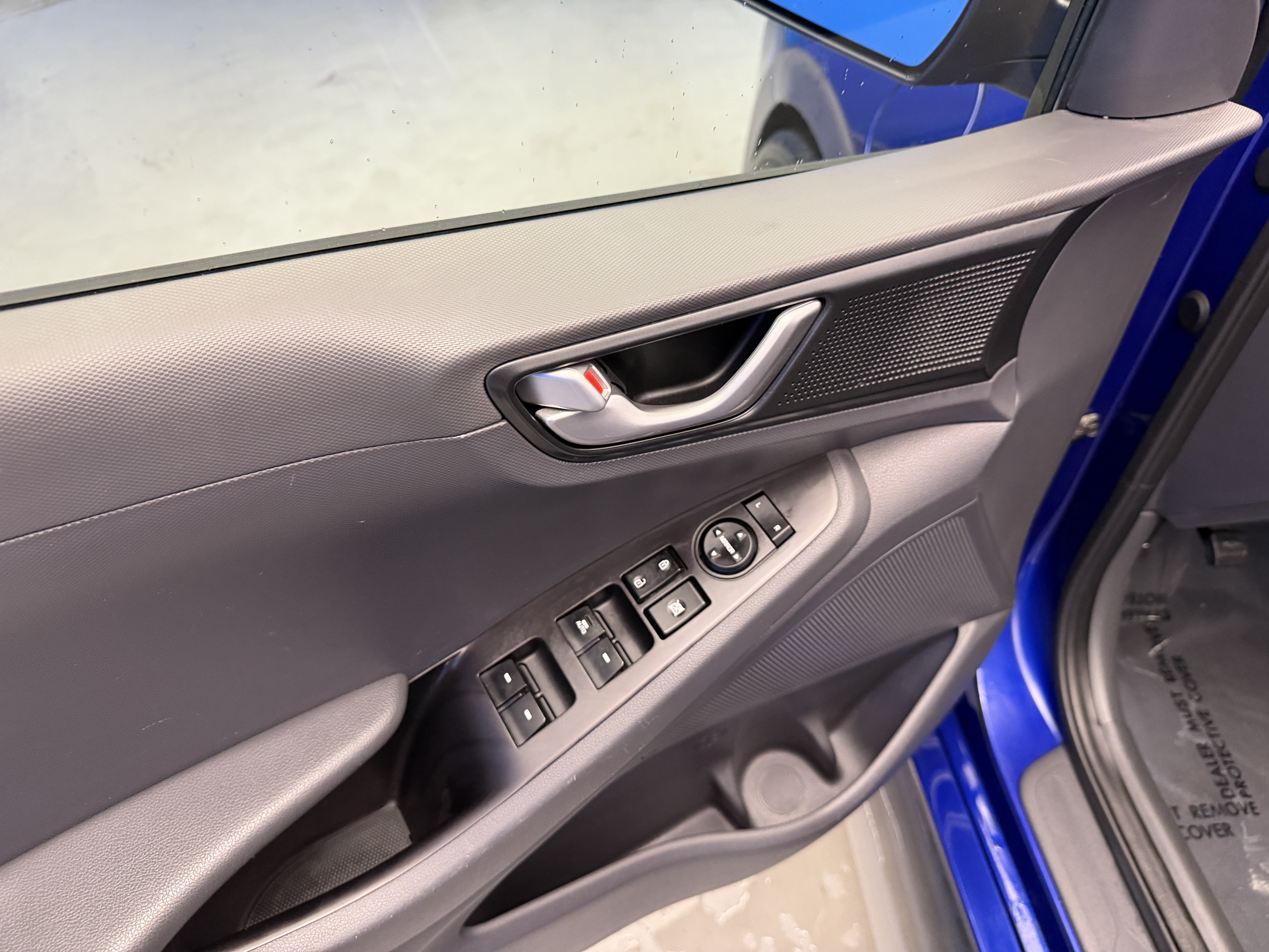 Used 2019 Hyundai Ioniq Plug-In Hybrid FWD image 11