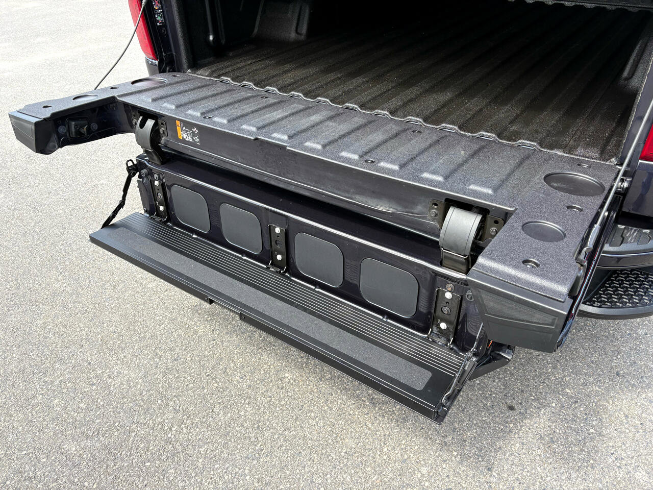 Used 2022 Chevrolet Silverado 1500 High Country w/ High Country Premium Package image 37