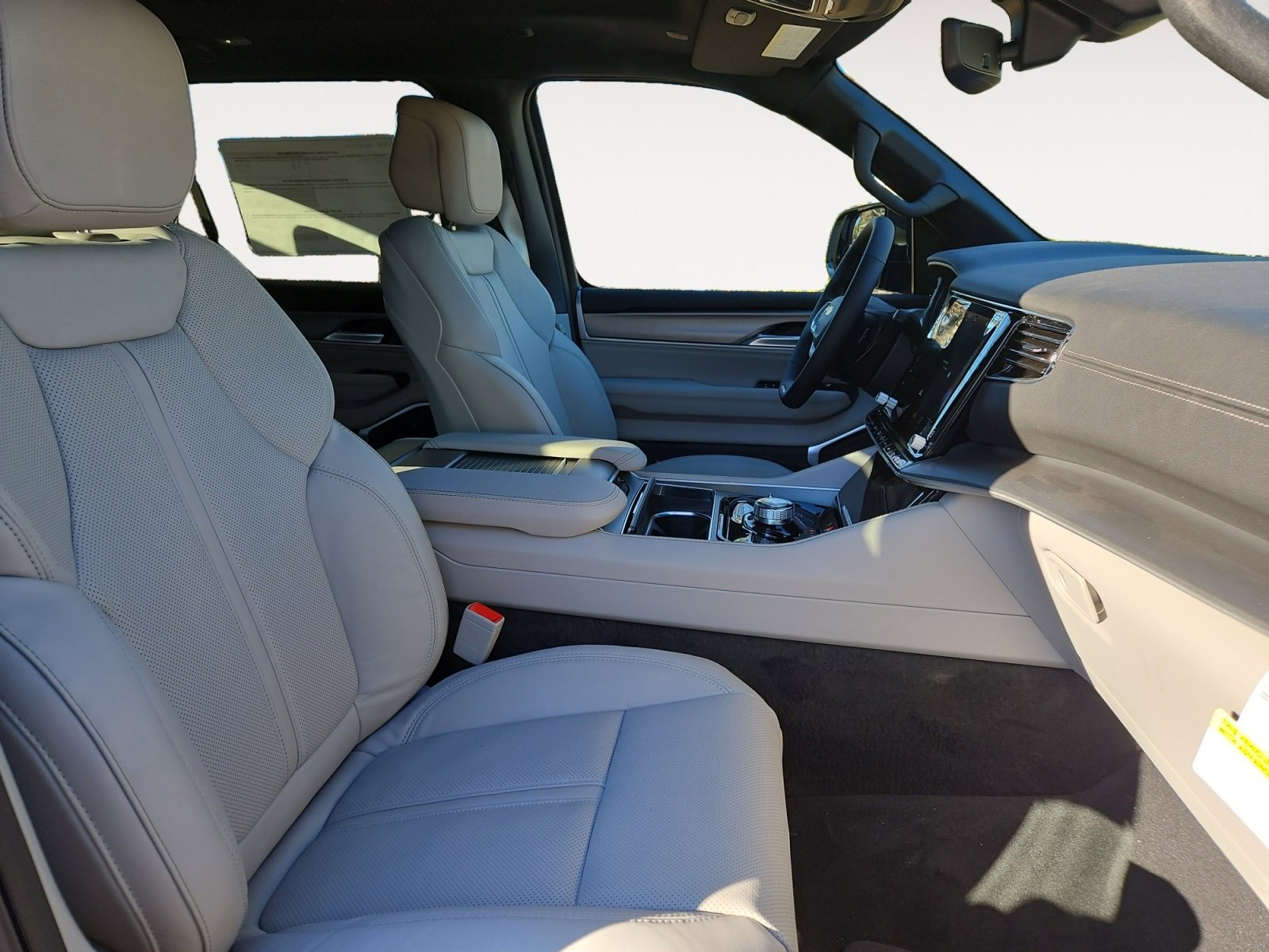 New 2025 Jeep Wagoneer 4WD image 15