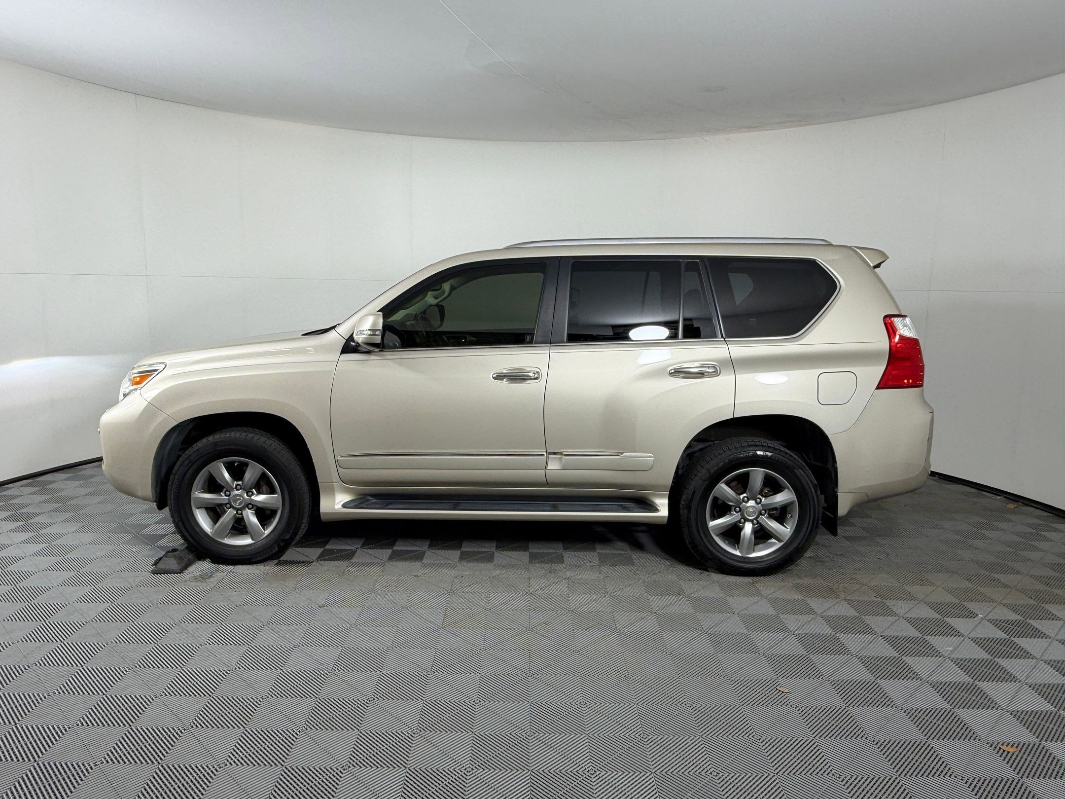 Used 2013 Lexus GX 460 Premium AWD/4WD image 2