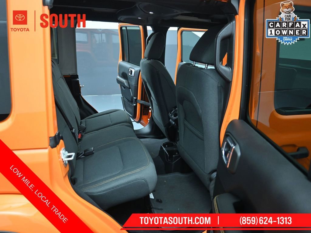 Used 2025 Jeep Wrangler Sahara w/ Technology Group AWD/4WD image 34