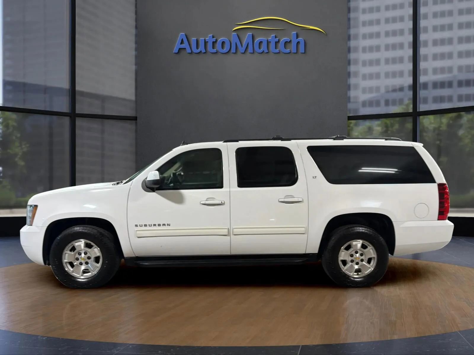 Used 2010 Chevrolet Suburban LT w/ Luxury Package image 6