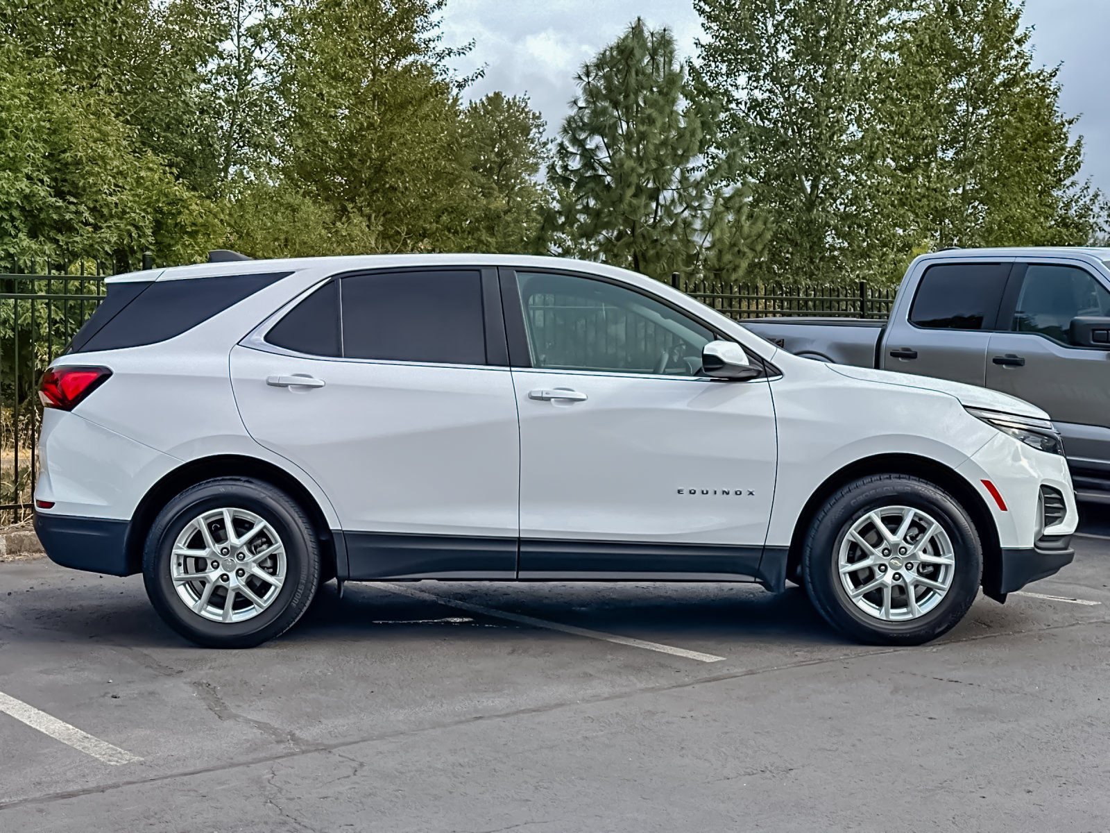 Used 2024 Chevrolet Equinox LT AWD/4WD image 3
