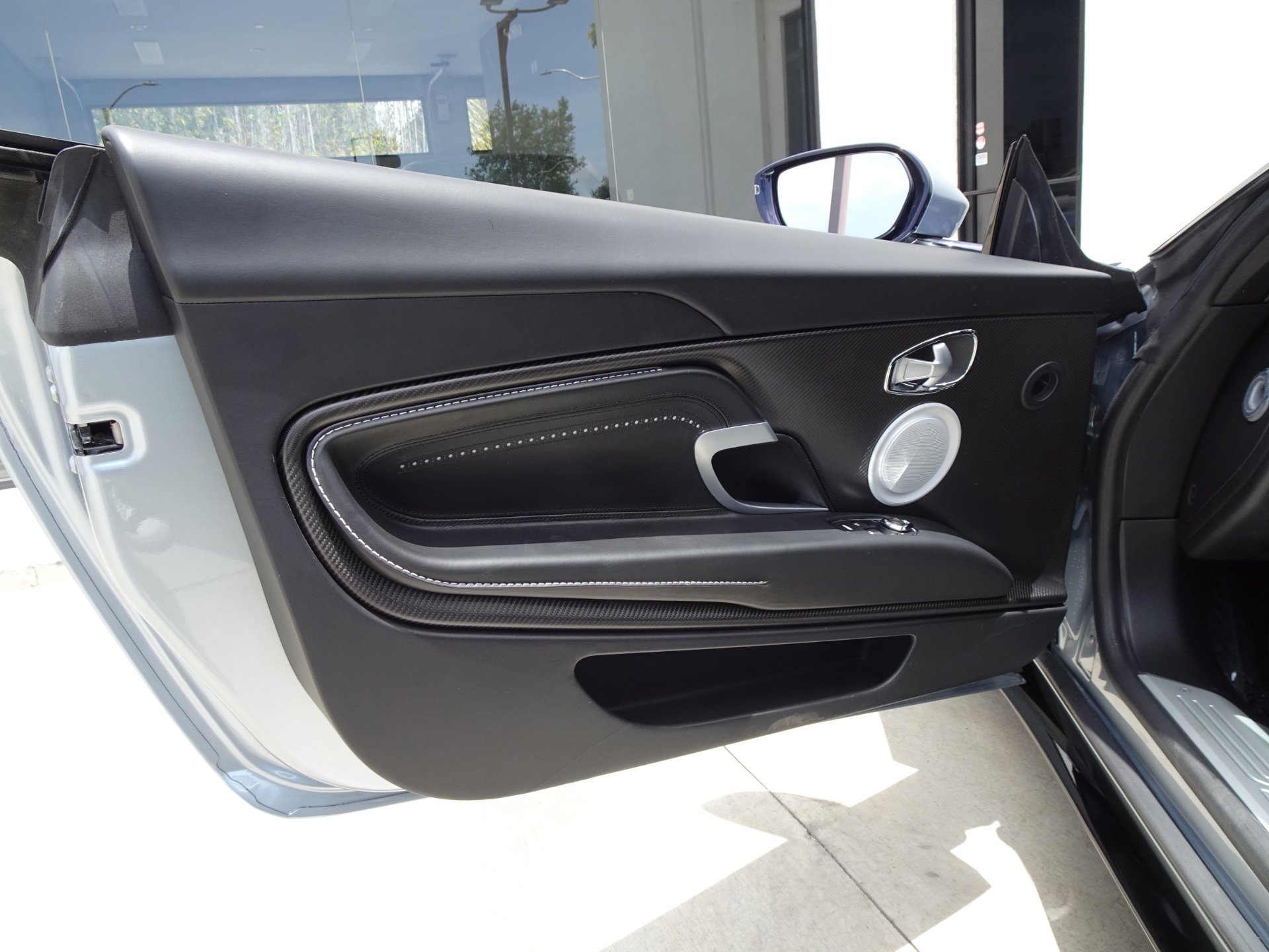Used 2018 Aston Martin DB11 V12 RWD image 13