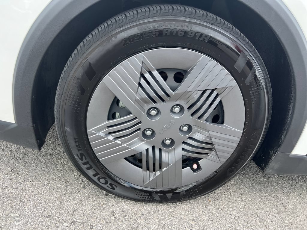 Certified 2025 Kia K4 FWD image 10