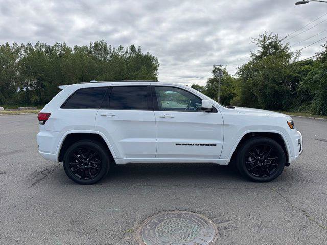 Certified 2022 Jeep Grand Cherokee Laredo X AWD/4WD image 6