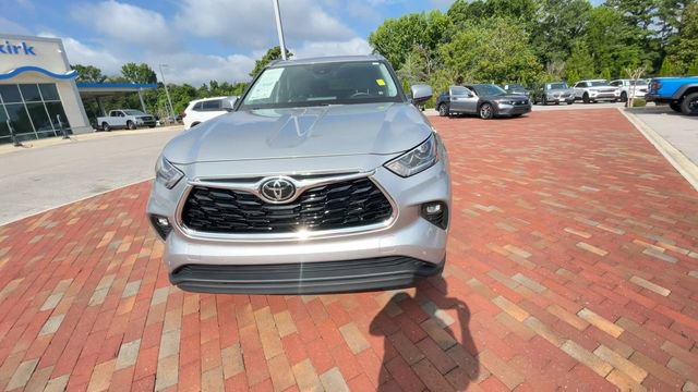 Used 2021 Toyota Highlander Limited FWD image 4