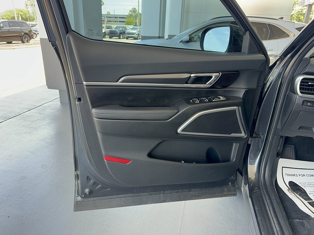 Used 2023 Kia Telluride LX FWD image 8