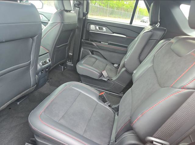 Used 2025 Ford Explorer ST w/ Sun And Sound Package AWD/4WD image 12