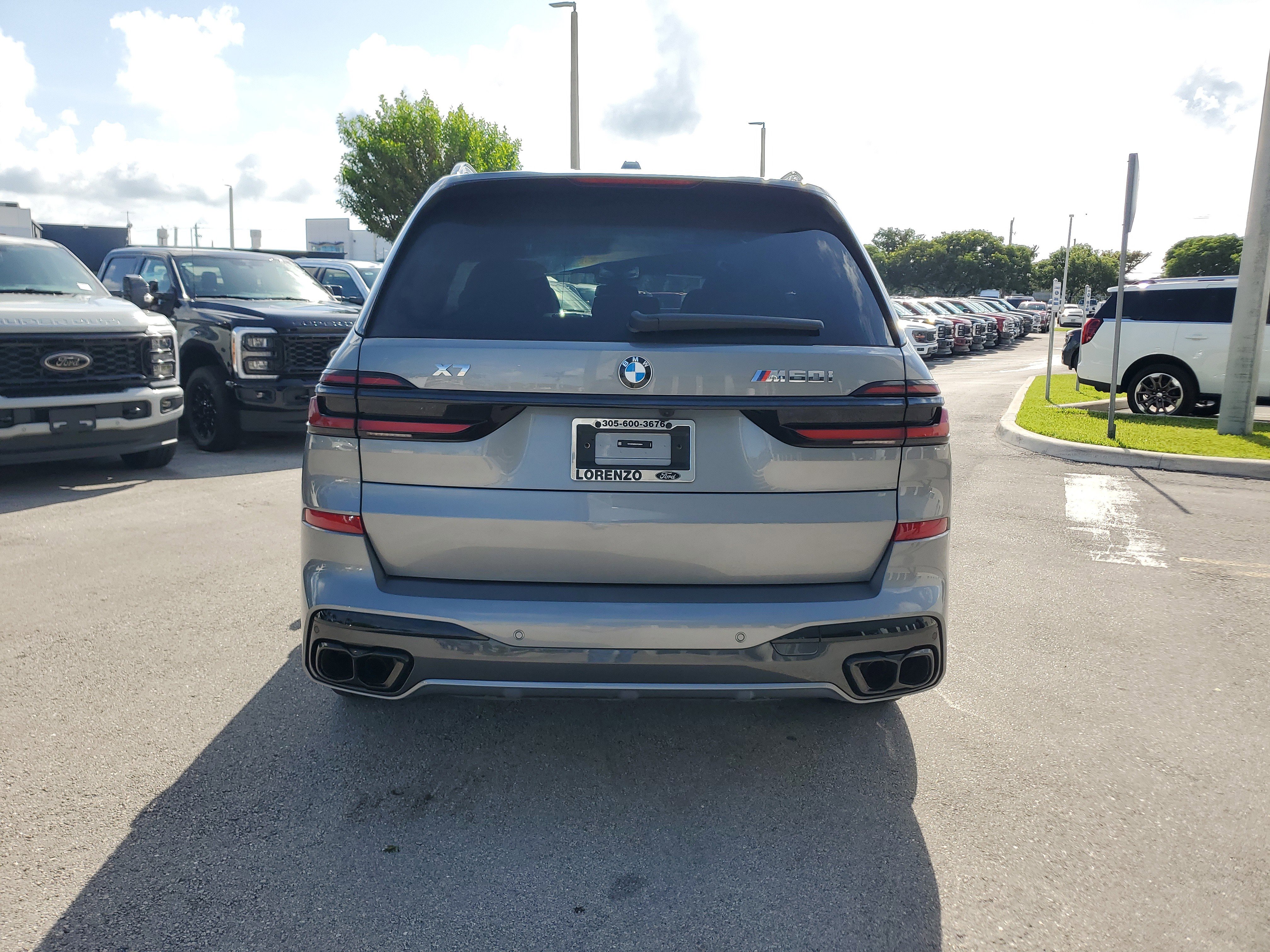 Used 2025 BMW X7 M60i w/ Executive Package image 6
