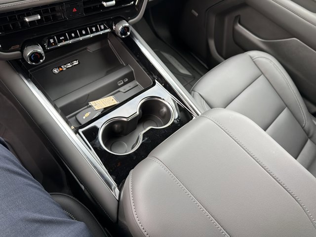 New 2026 Chevrolet Suburban LT image 19