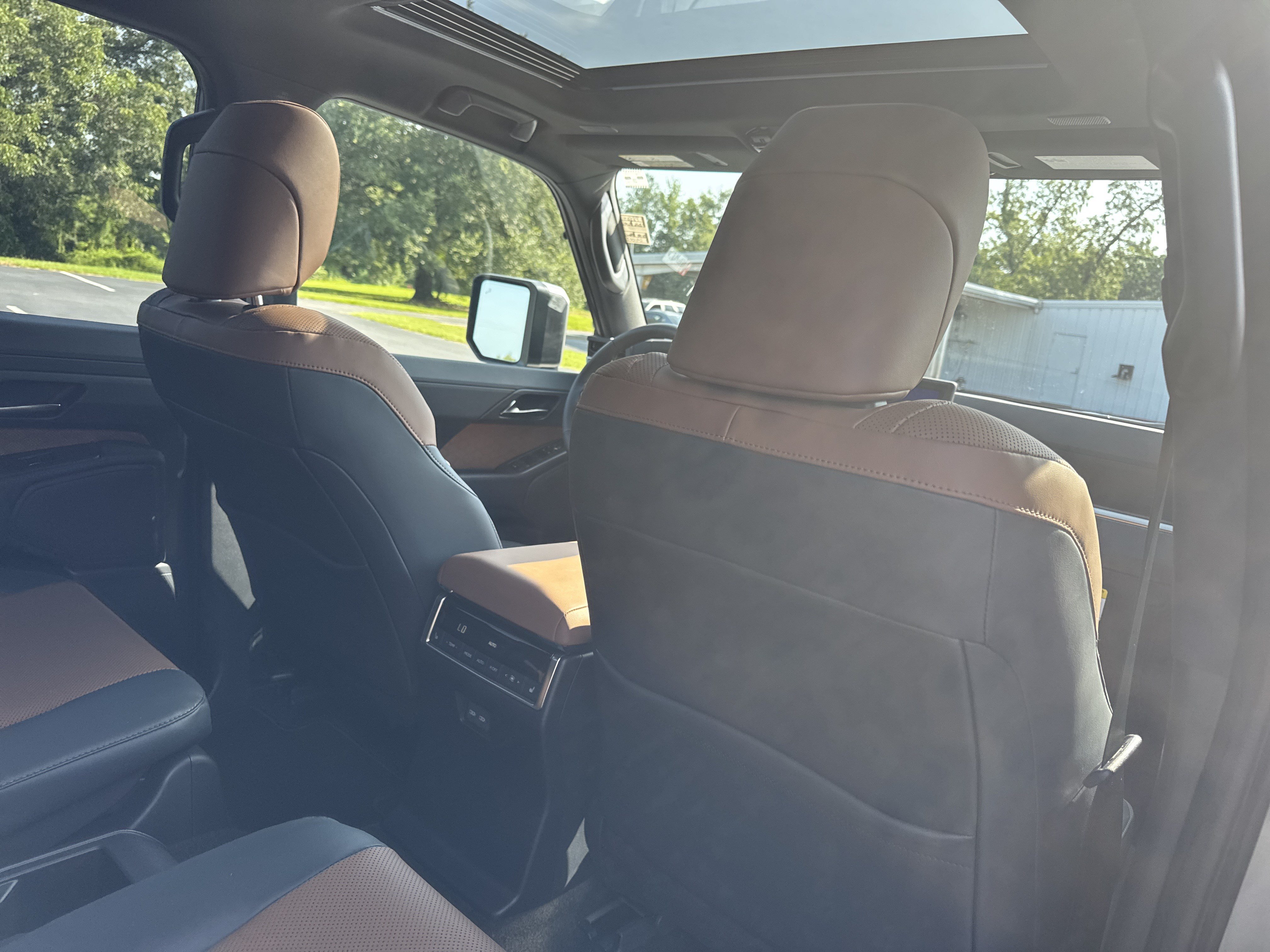 Used 2026 Lexus GX 550 w/ Cold Area Package AWD/4WD image 36