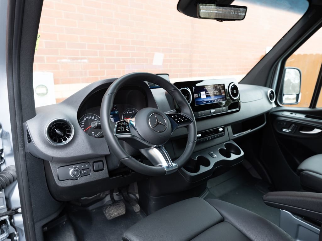 Used 2025 Mercedes-Benz Sprinter 2500 image 8