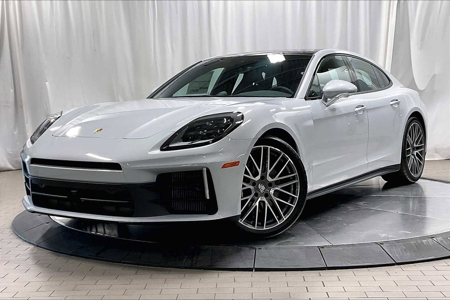 New 2025 Porsche Panamera 4