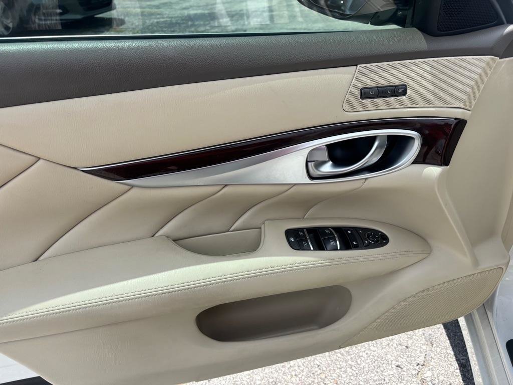 Used 2019 INFINITI Q70 Luxe RWD image 12