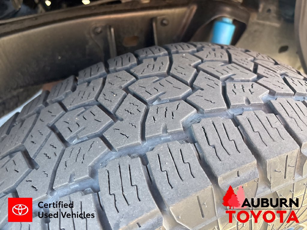 Certified 2018 Toyota Tacoma TRD Off-Road w/ Technology Package AWD/4WD image 27