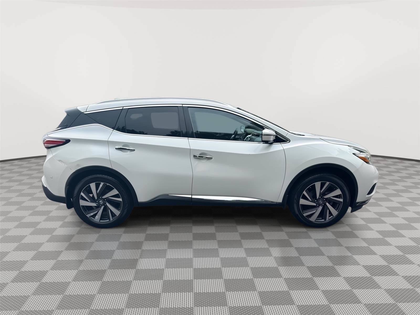 Used 2016 Nissan Murano Platinum w/ Platinum Technology Package FWD image 5