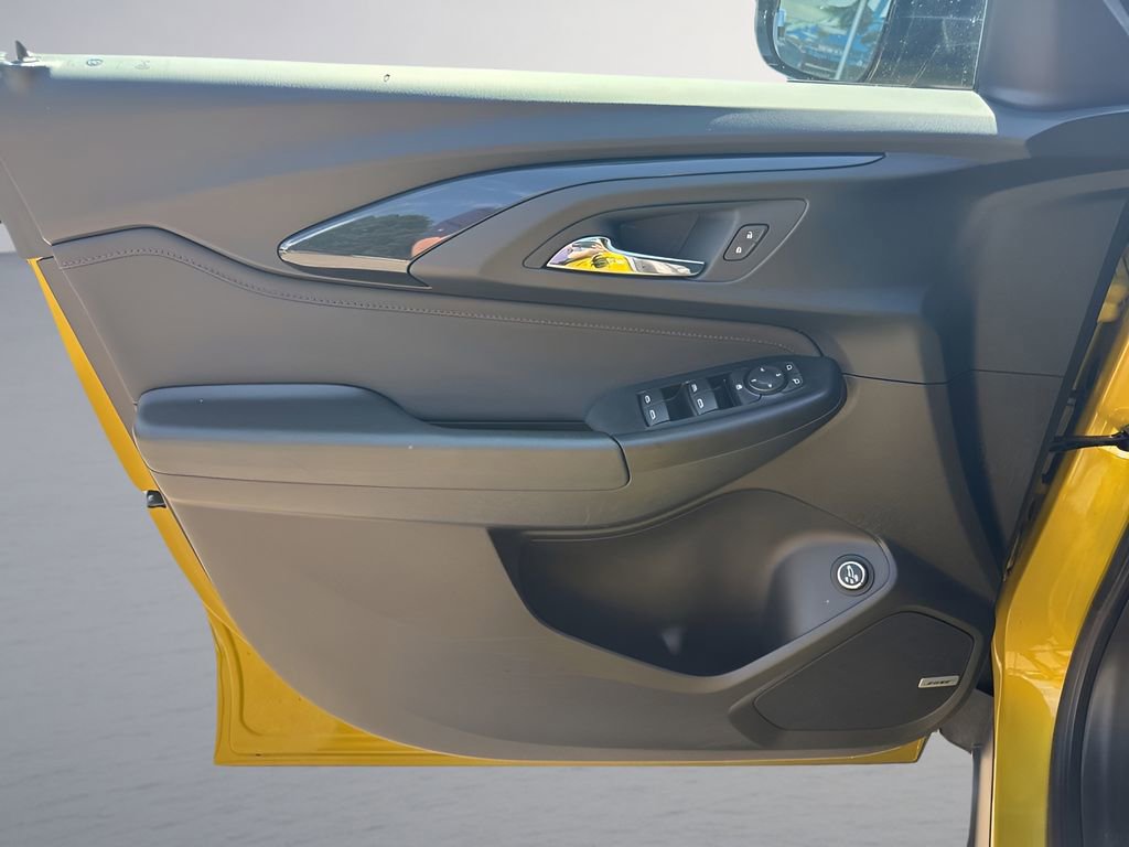 Used 2023 Chevrolet TrailBlazer RS w/ Sun and Liftgate Package FWD image 12