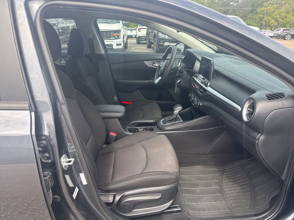 Used 2023 Kia Forte LXS FWD image 9