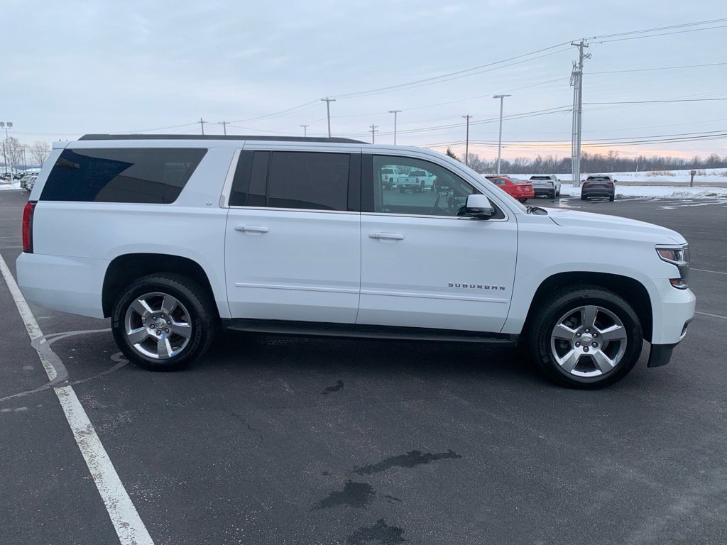 Used 2017 Chevrolet Suburban LT image 3