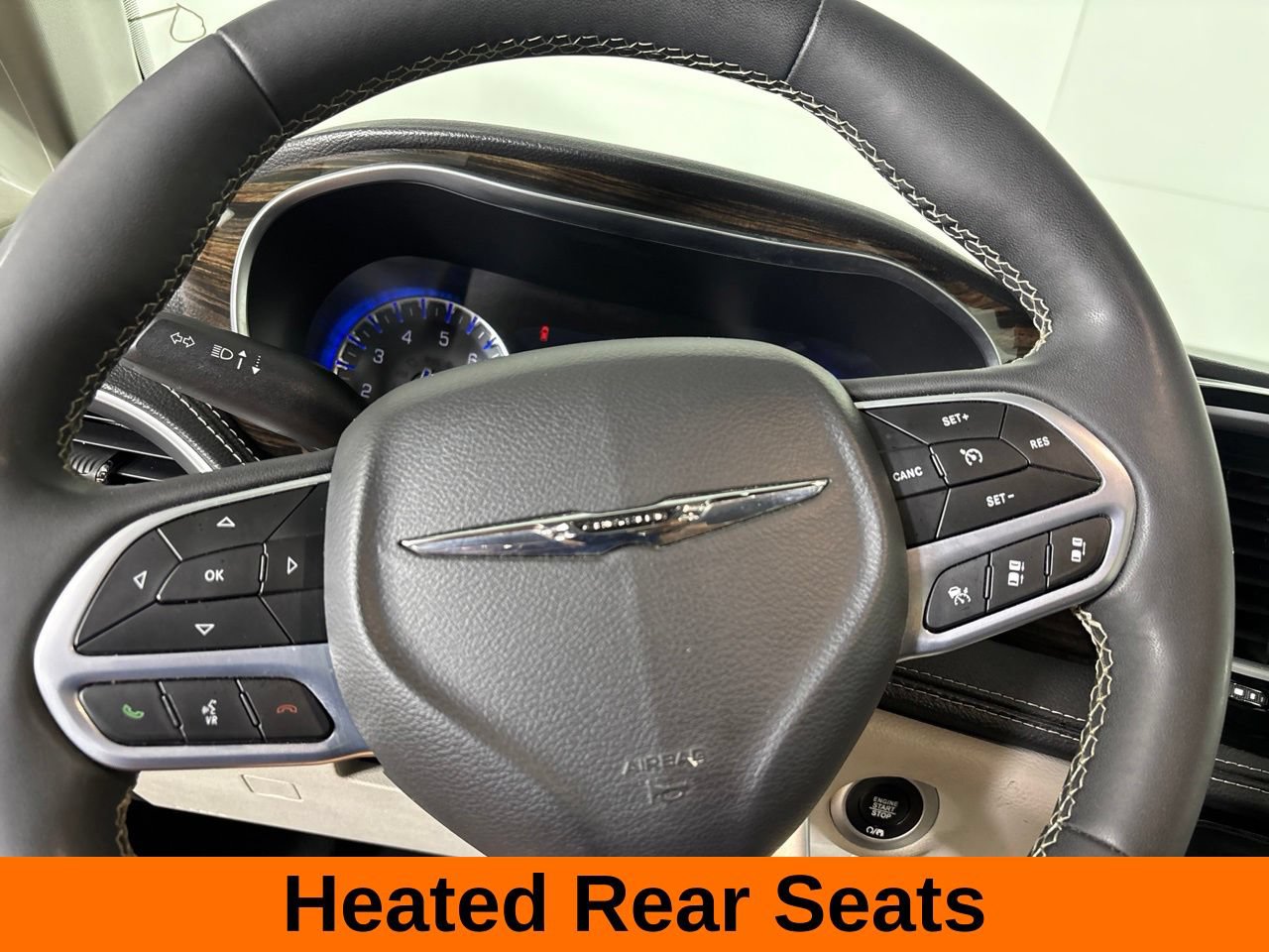Used 2024 Chrysler Pacifica Limited FWD image 17